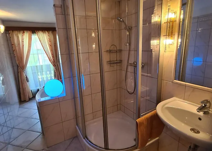 美恩斯度假屋 *