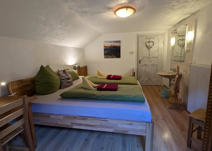 美恩斯度假屋 *