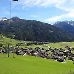 Nyaraló Meins *